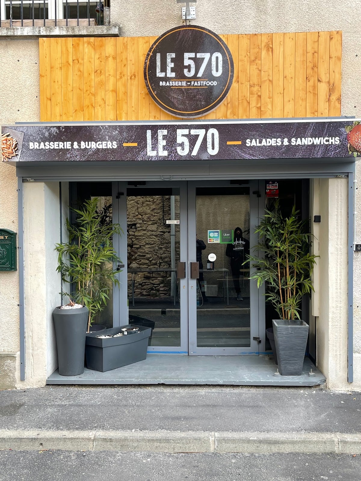 Le 570
